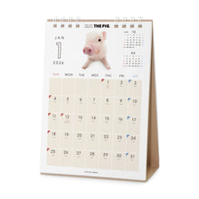 갤러리보기에 이미지를 읽고 THE PIG 2026年カレンダー 卓上サイズ
