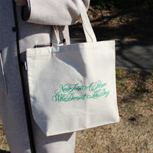 將圖像閱讀到畫廊視圖中, 狗×Shogo Sekine原始手提袋(米色)