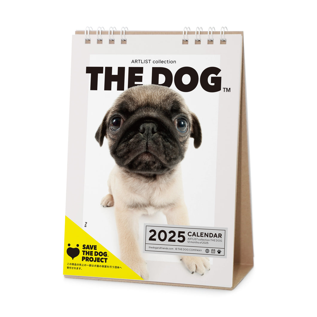 El tamaño del escritorio del calendario del perro 2025 (pug)