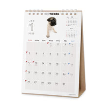 Lea la imagen en la vista de la galería, El tamaño del escritorio del calendario del perro 2025 (pug)
